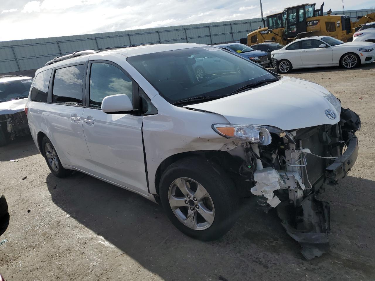 Photo 3 VIN: 5TDKZ3DCXHS793997 - TOYOTA SIENNA 