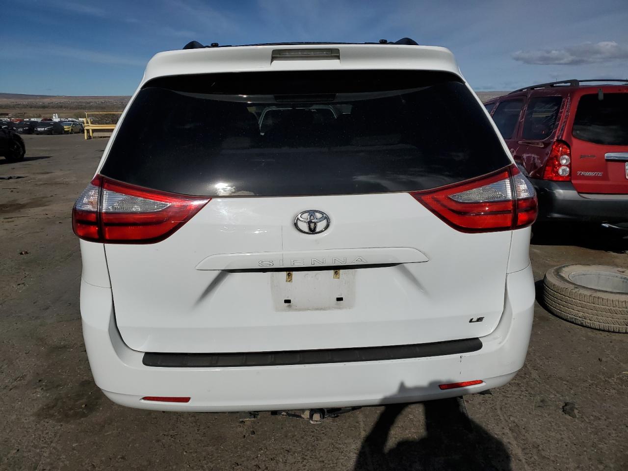 Photo 5 VIN: 5TDKZ3DCXHS793997 - TOYOTA SIENNA 