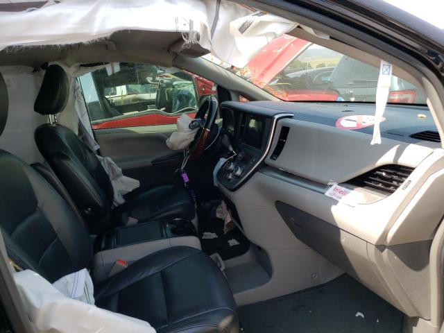 Photo 4 VIN: 5TDKZ3DCXHS798519 - TOYOTA SIENNA LE 