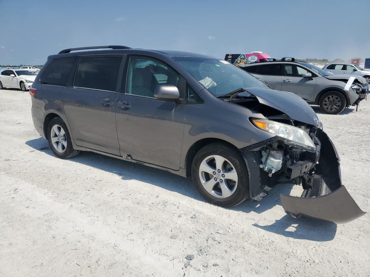 Photo 3 VIN: 5TDKZ3DCXHS813679 - TOYOTA SIENNA 