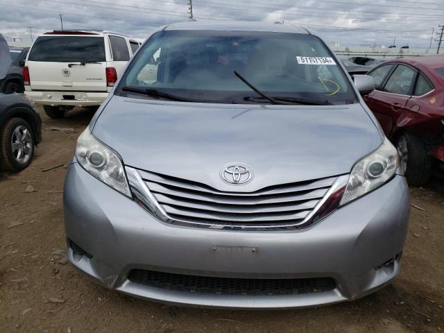 Photo 4 VIN: 5TDKZ3DCXHS834743 - TOYOTA SIENNA LE 