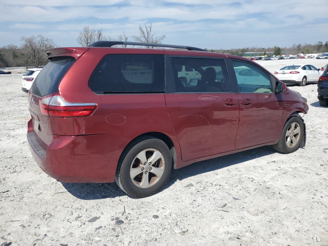 Photo 2 VIN: 5TDKZ3DCXHS835598 - TOYOTA SIENNA 