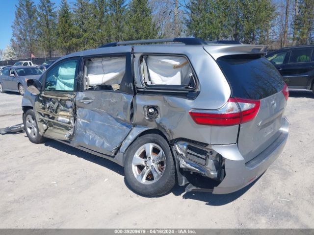 Photo 2 VIN: 5TDKZ3DCXHS862462 - TOYOTA SIENNA 