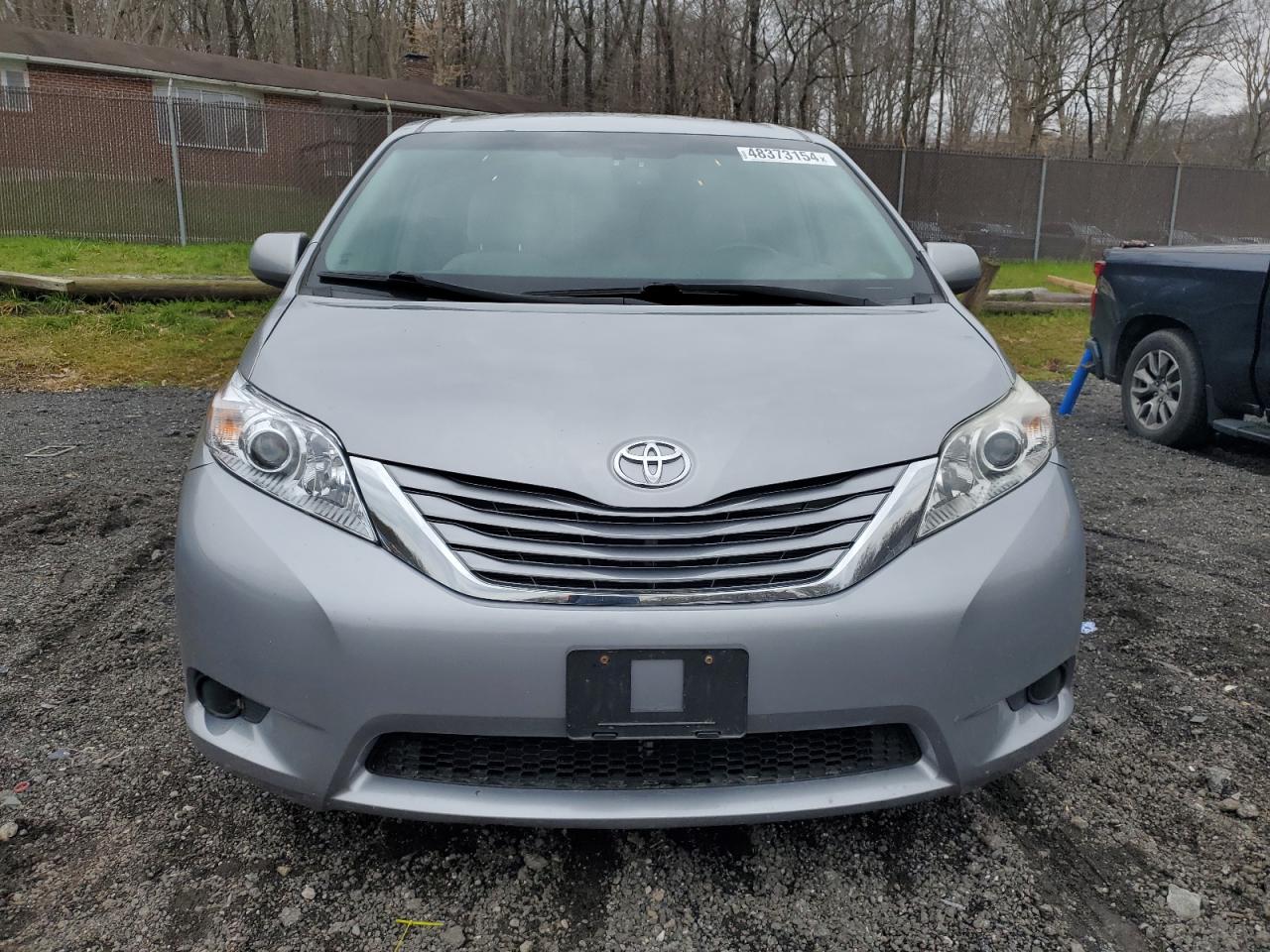 Photo 4 VIN: 5TDKZ3DCXHS863966 - TOYOTA SIENNA 