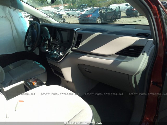 Photo 4 VIN: 5TDKZ3DCXHS866012 - TOYOTA SIENNA 