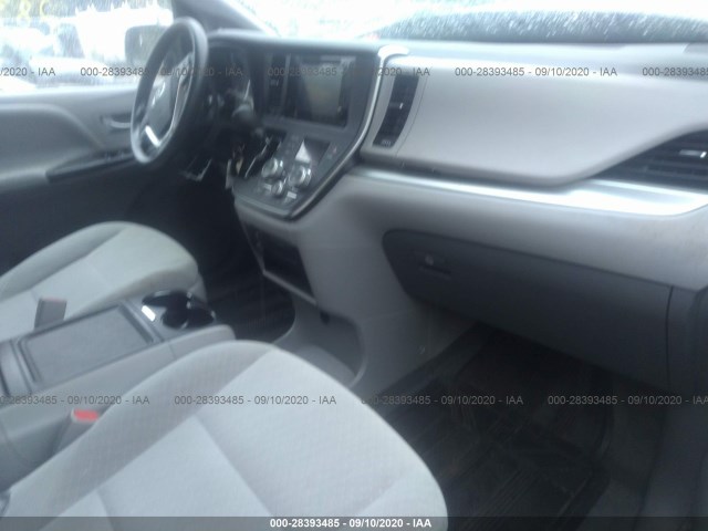 Photo 4 VIN: 5TDKZ3DCXHS869265 - TOYOTA SIENNA 