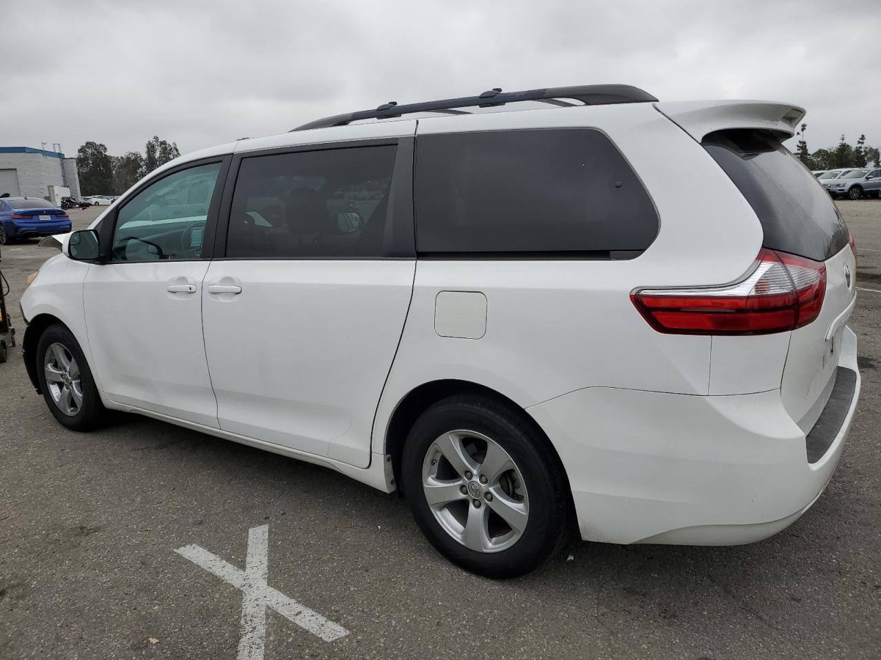 Photo 1 VIN: 5TDKZ3DCXHS899883 - TOYOTA SIENNA 