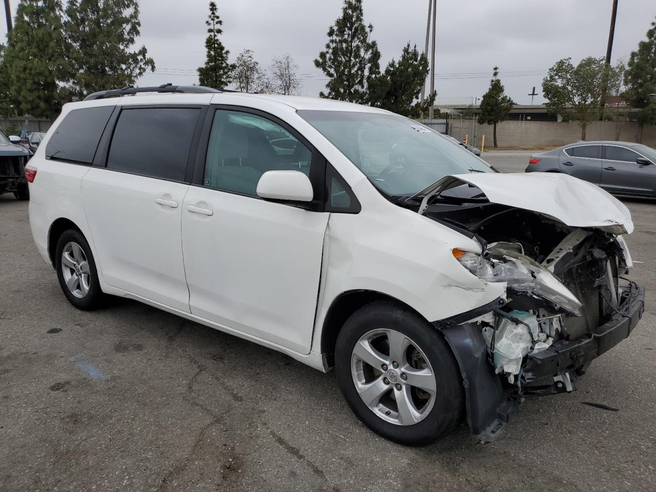 Photo 3 VIN: 5TDKZ3DCXHS899883 - TOYOTA SIENNA 