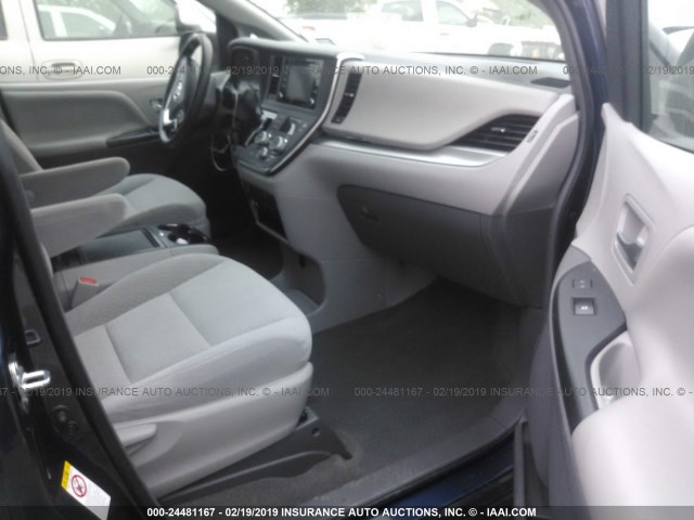 Photo 4 VIN: 5TDKZ3DCXJS910032 - TOYOTA SIENNA 