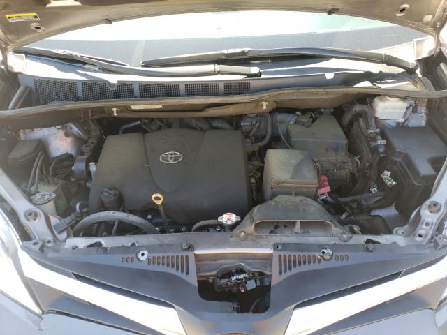 Photo 6 VIN: 5TDKZ3DCXJS920575 - TOYOTA SIENNA LE 