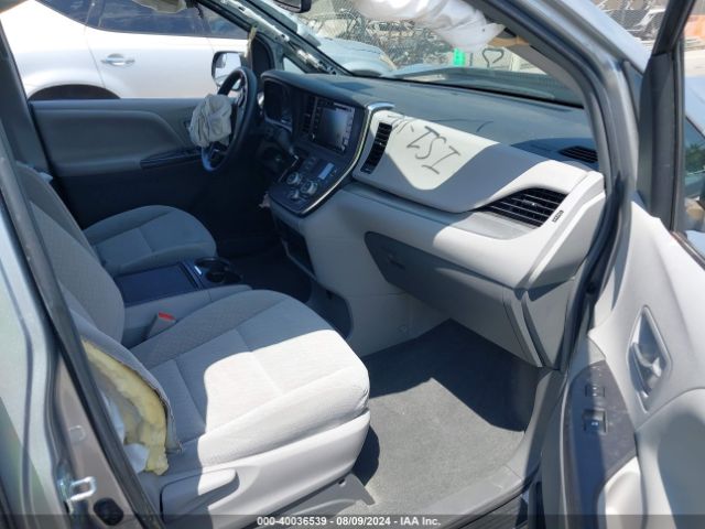 Photo 4 VIN: 5TDKZ3DCXJS922469 - TOYOTA SIENNA 