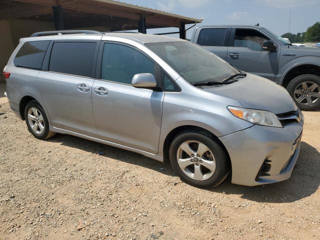 Photo 3 VIN: 5TDKZ3DCXJS928305 - TOYOTA SIENNA LE 