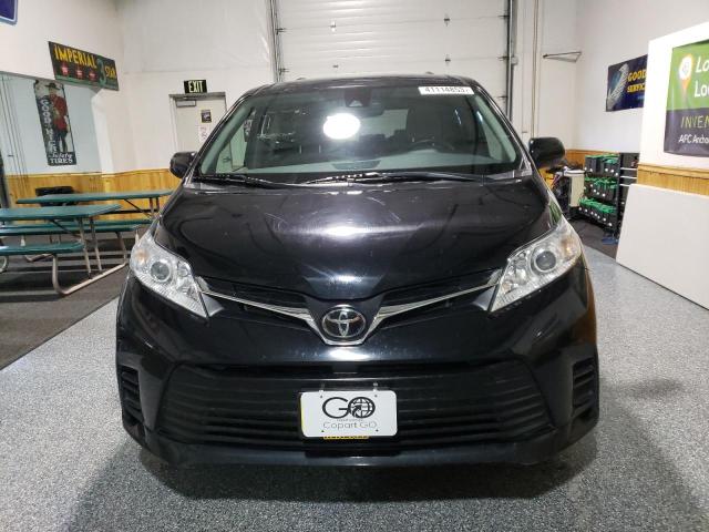 Photo 4 VIN: 5TDKZ3DCXKS008062 - TOYOTA SIENNA LE 