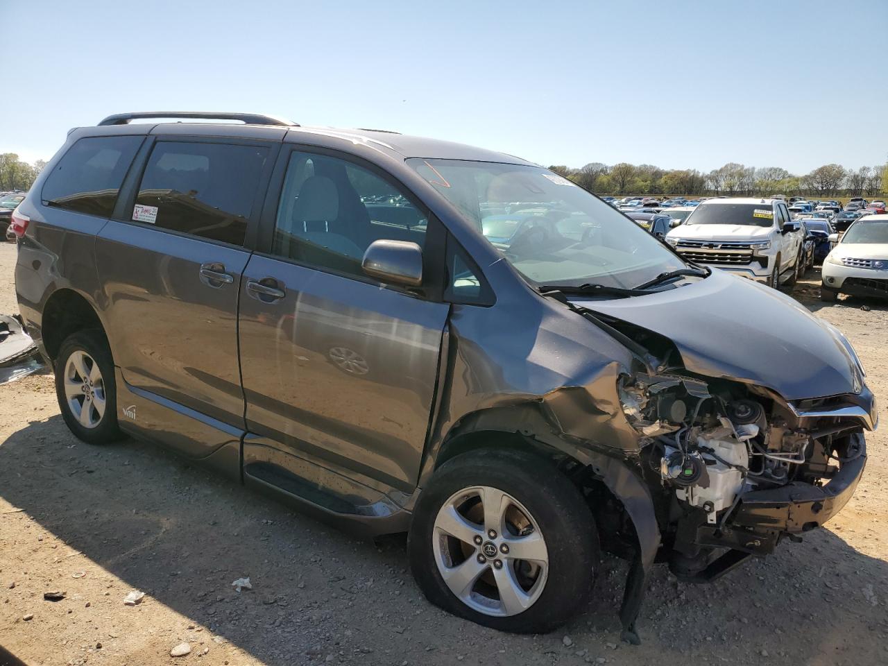 Photo 3 VIN: 5TDKZ3DCXKS010118 - TOYOTA SIENNA LE 