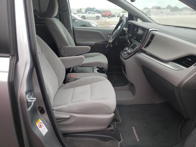 Photo 4 VIN: 5TDKZ3DCXKS975626 - TOYOTA SIENNA LE 