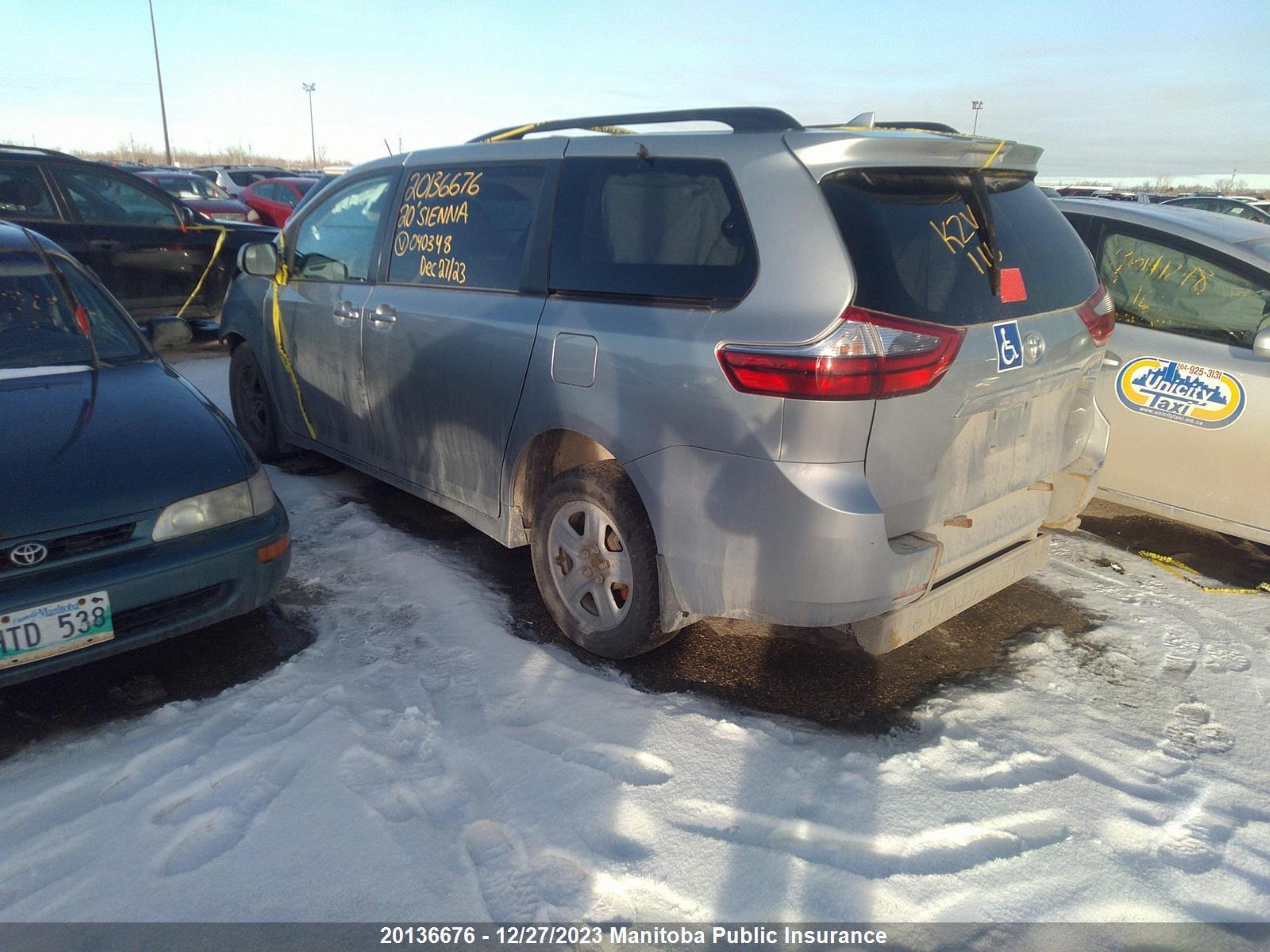 Photo 2 VIN: 5TDKZ3DCXLS040348 - TOYOTA SIENNA 