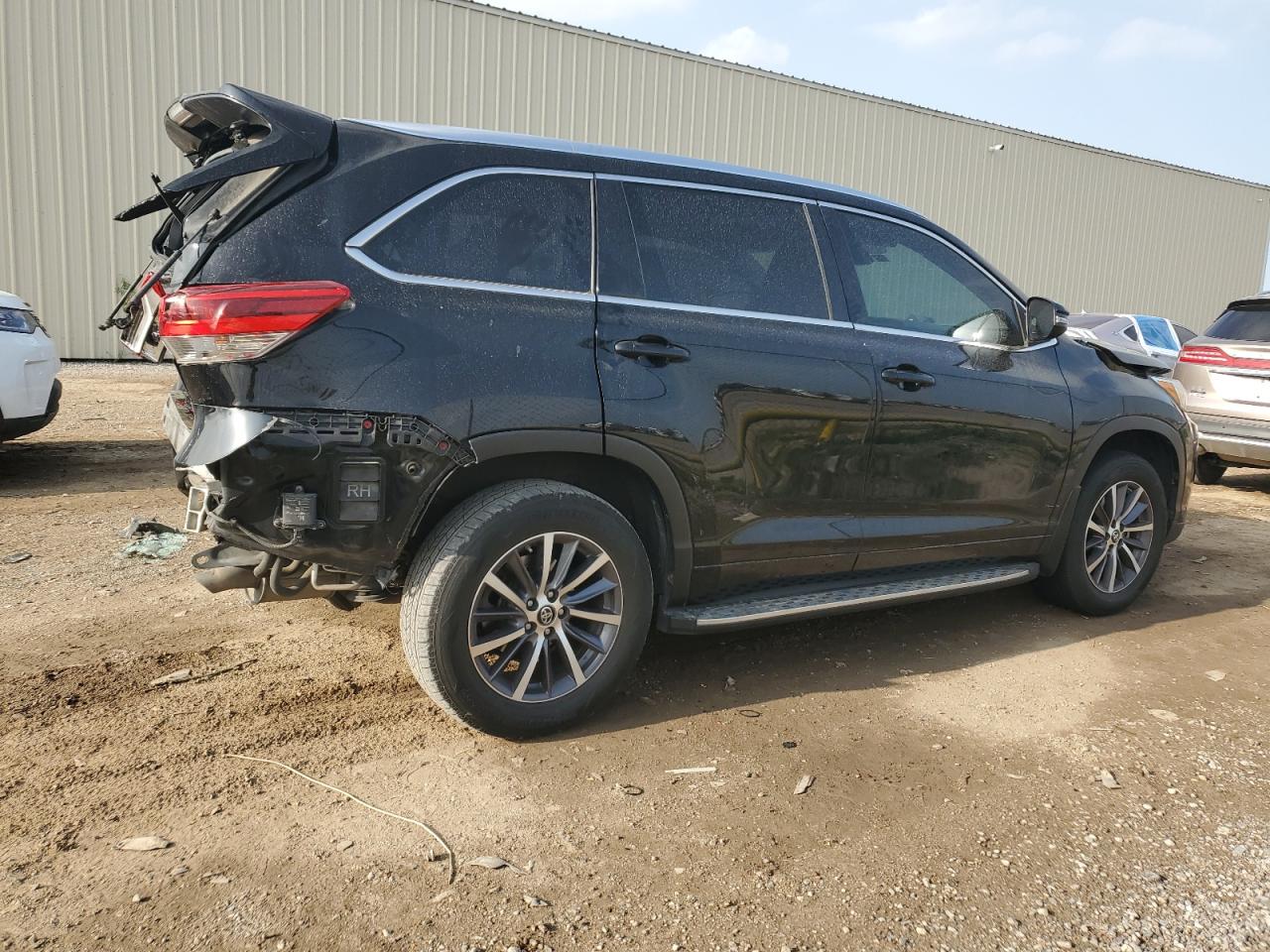 Photo 2 VIN: 5TDKZRFH0HS522023 - TOYOTA HIGHLANDER 