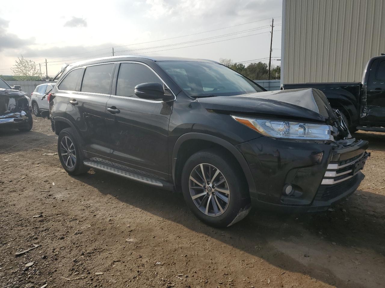 Photo 3 VIN: 5TDKZRFH0HS522023 - TOYOTA HIGHLANDER 