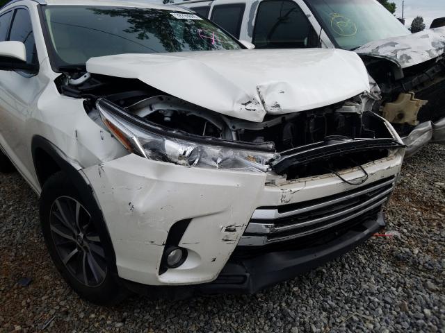 Photo 8 VIN: 5TDKZRFH0JS529060 - TOYOTA HIGHLANDER 