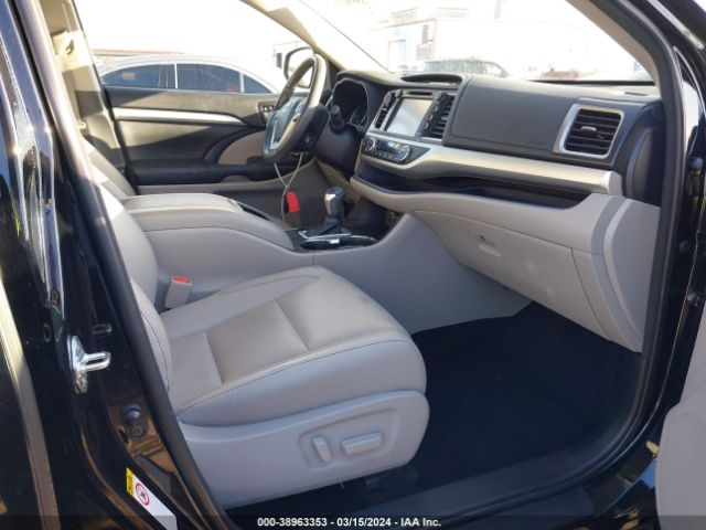 Photo 4 VIN: 5TDKZRFH0JS539667 - TOYOTA HIGHLANDER 