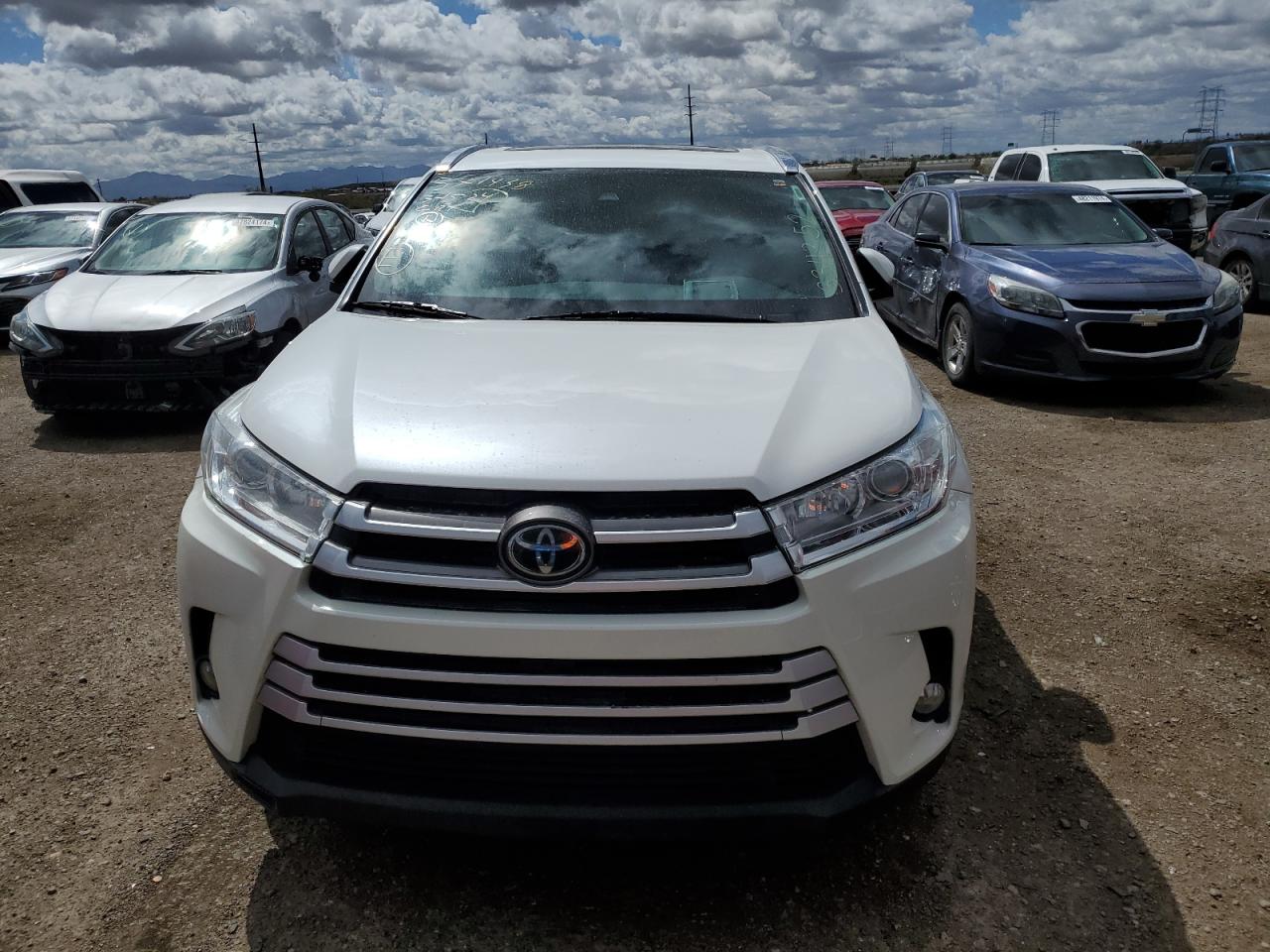 Photo 4 VIN: 5TDKZRFH0KS334352 - TOYOTA HIGHLANDER 