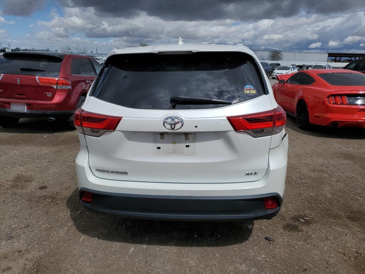 Photo 5 VIN: 5TDKZRFH0KS334352 - TOYOTA HIGHLANDER 