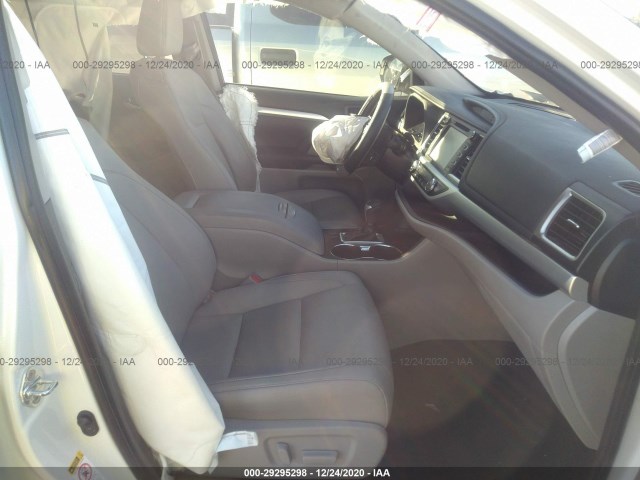 Photo 4 VIN: 5TDKZRFH0KS556261 - TOYOTA HIGHLANDER 