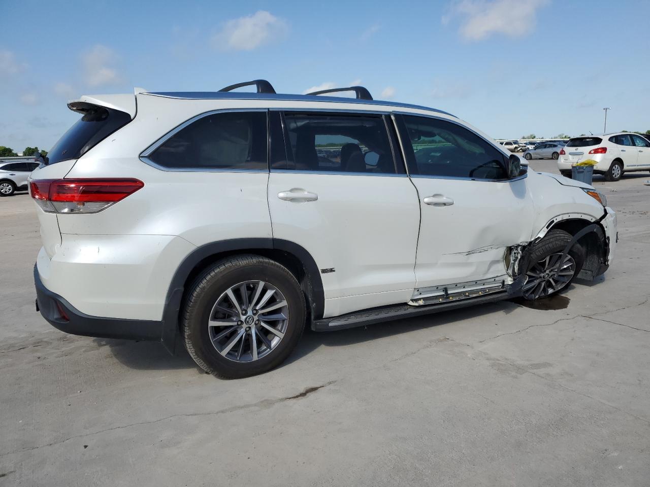 Photo 2 VIN: 5TDKZRFH1JS279635 - TOYOTA HIGHLANDER 