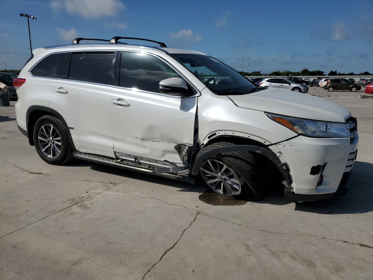 Photo 3 VIN: 5TDKZRFH1JS279635 - TOYOTA HIGHLANDER 