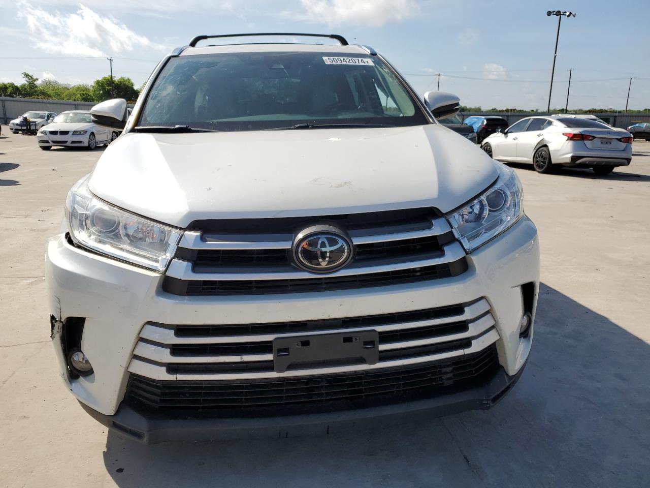 Photo 4 VIN: 5TDKZRFH1JS279635 - TOYOTA HIGHLANDER 