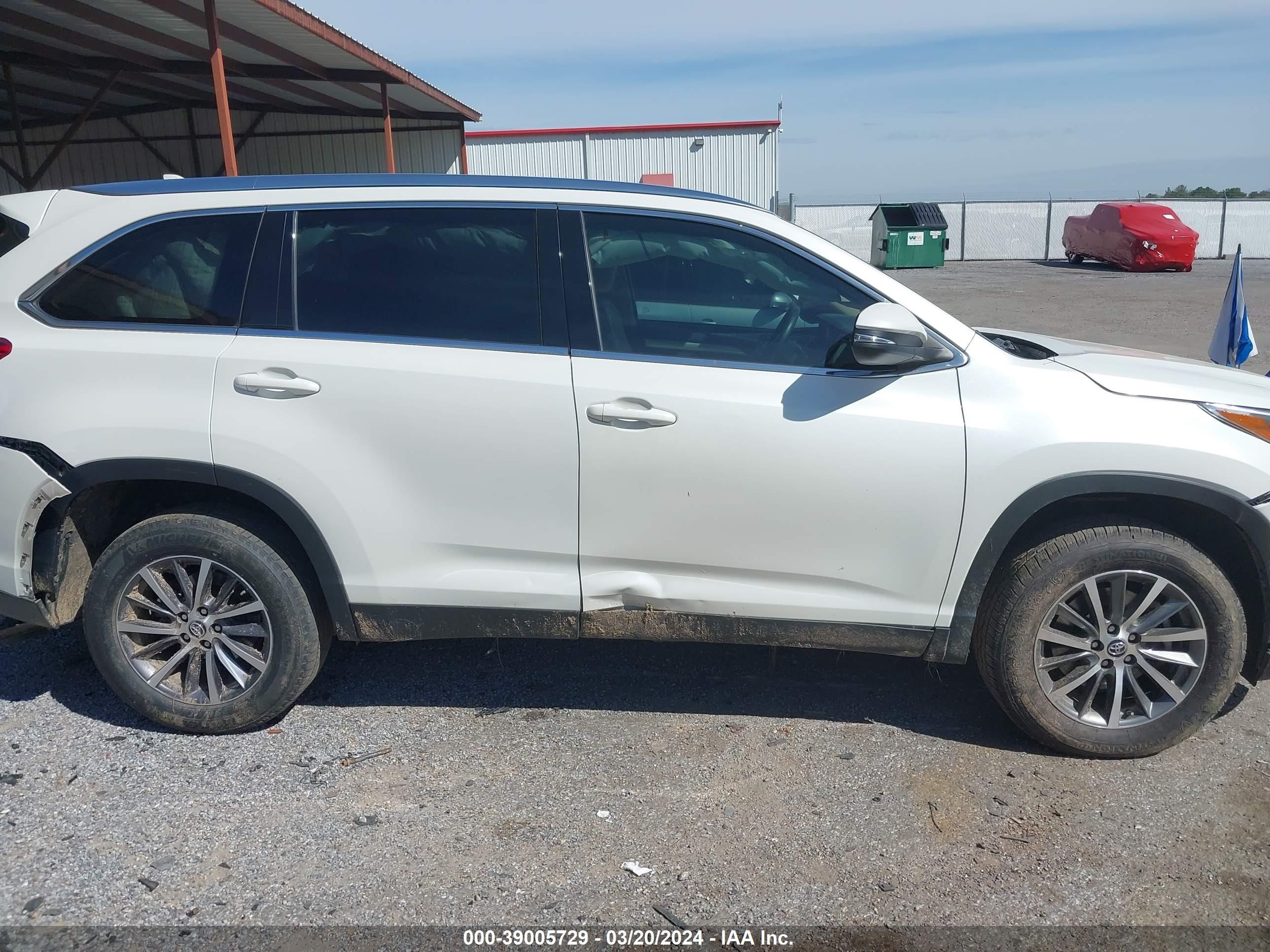 Photo 12 VIN: 5TDKZRFH1KS552025 - TOYOTA HIGHLANDER 