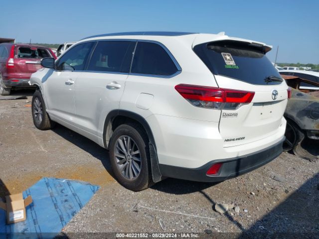 Photo 2 VIN: 5TDKZRFH2JS527293 - TOYOTA HIGHLANDER 