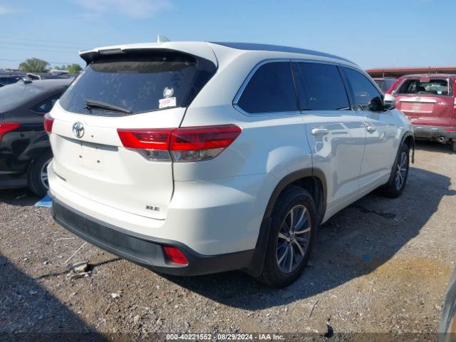 Photo 3 VIN: 5TDKZRFH2JS527293 - TOYOTA HIGHLANDER 