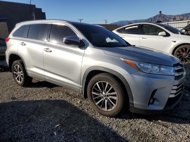 Photo 3 VIN: 5TDKZRFH2JS528590 - TOYOTA HIGHLANDER 