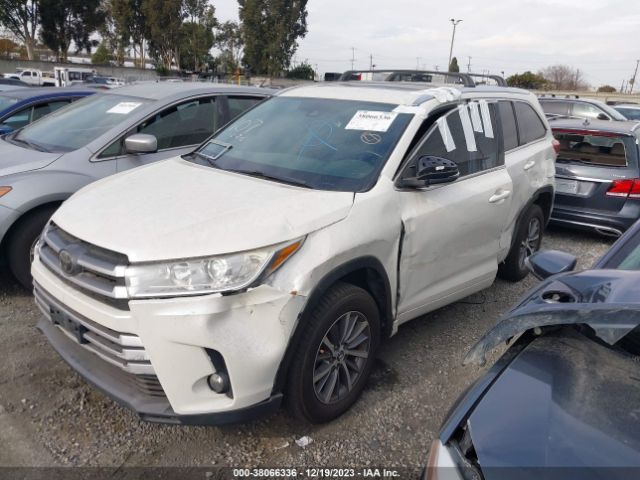 Photo 1 VIN: 5TDKZRFH2JS538066 - TOYOTA HIGHLANDER 