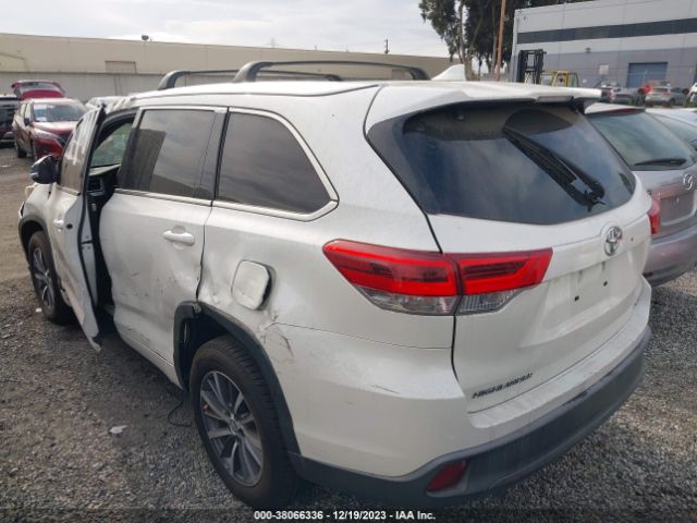 Photo 2 VIN: 5TDKZRFH2JS538066 - TOYOTA HIGHLANDER 