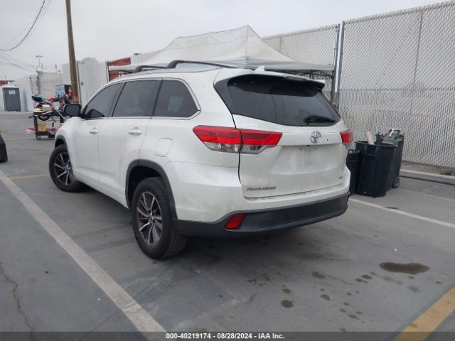 Photo 2 VIN: 5TDKZRFH2JS549682 - TOYOTA HIGHLANDER 