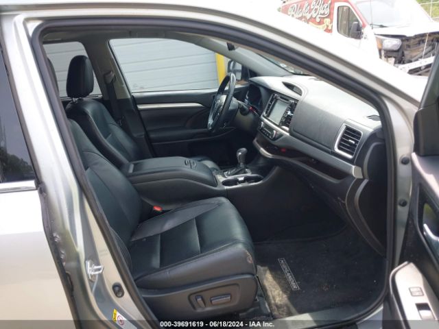 Photo 4 VIN: 5TDKZRFH3JS283931 - TOYOTA HIGHLANDER 