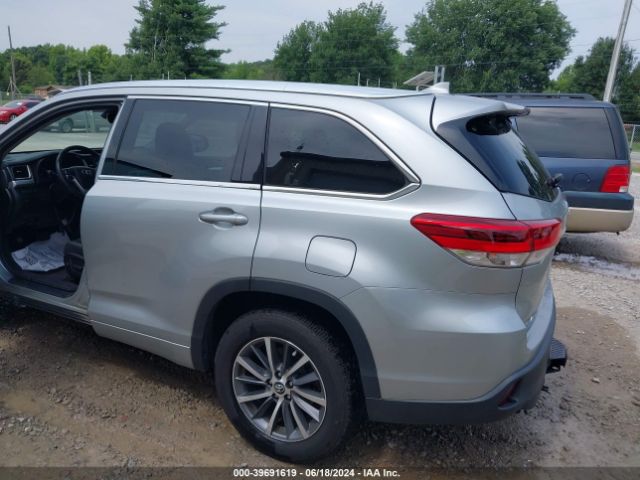 Photo 5 VIN: 5TDKZRFH3JS283931 - TOYOTA HIGHLANDER 