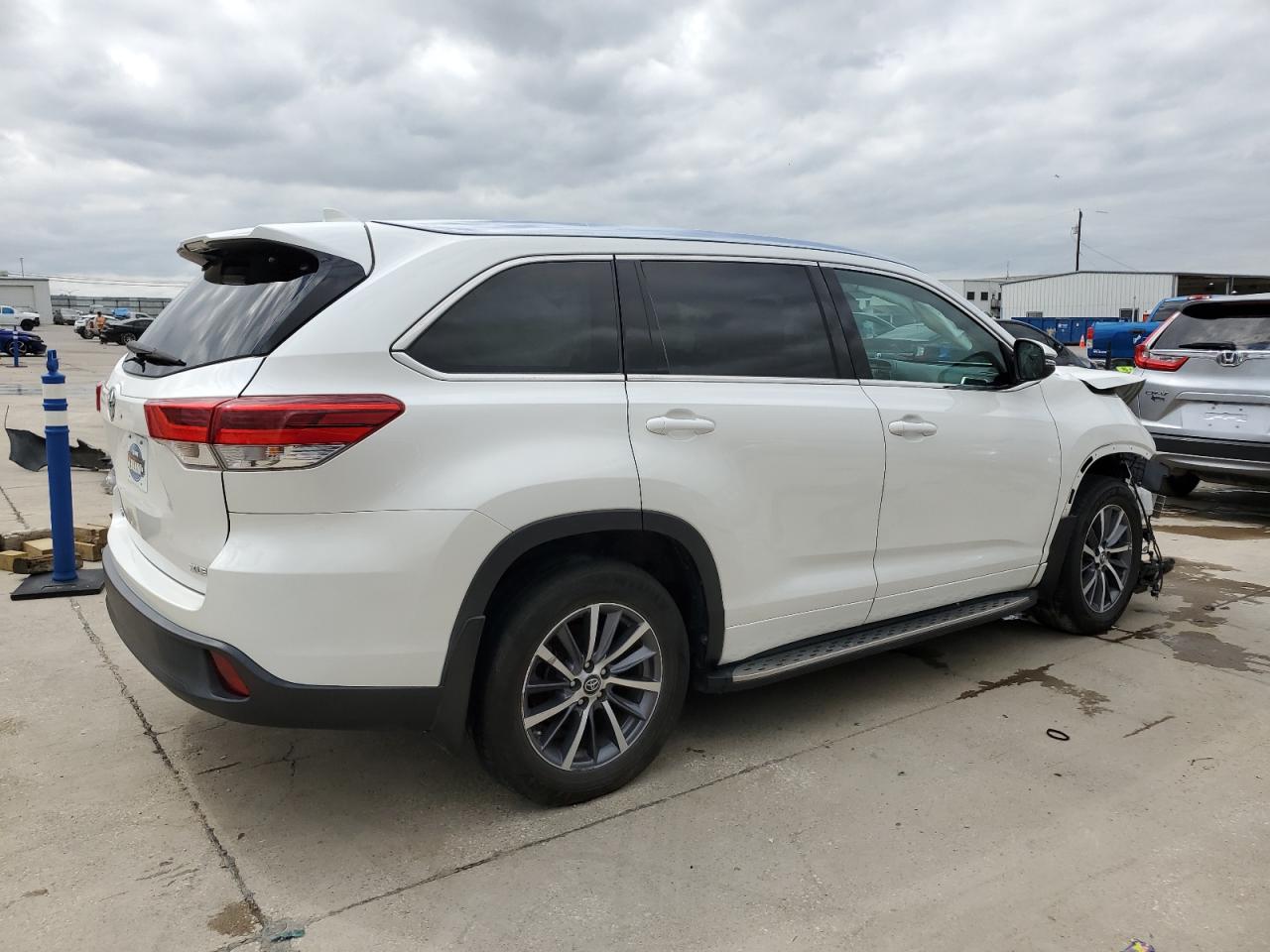 Photo 2 VIN: 5TDKZRFH4HS515074 - TOYOTA HIGHLANDER 