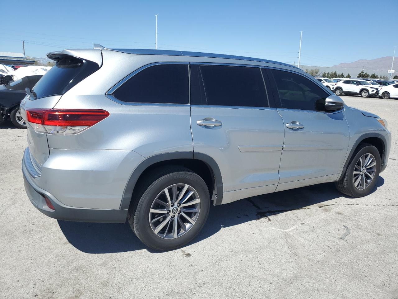 Photo 2 VIN: 5TDKZRFH4HS522347 - TOYOTA HIGHLANDER 