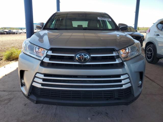 Photo 4 VIN: 5TDKZRFH4JS527859 - TOYOTA HIGHLANDER 