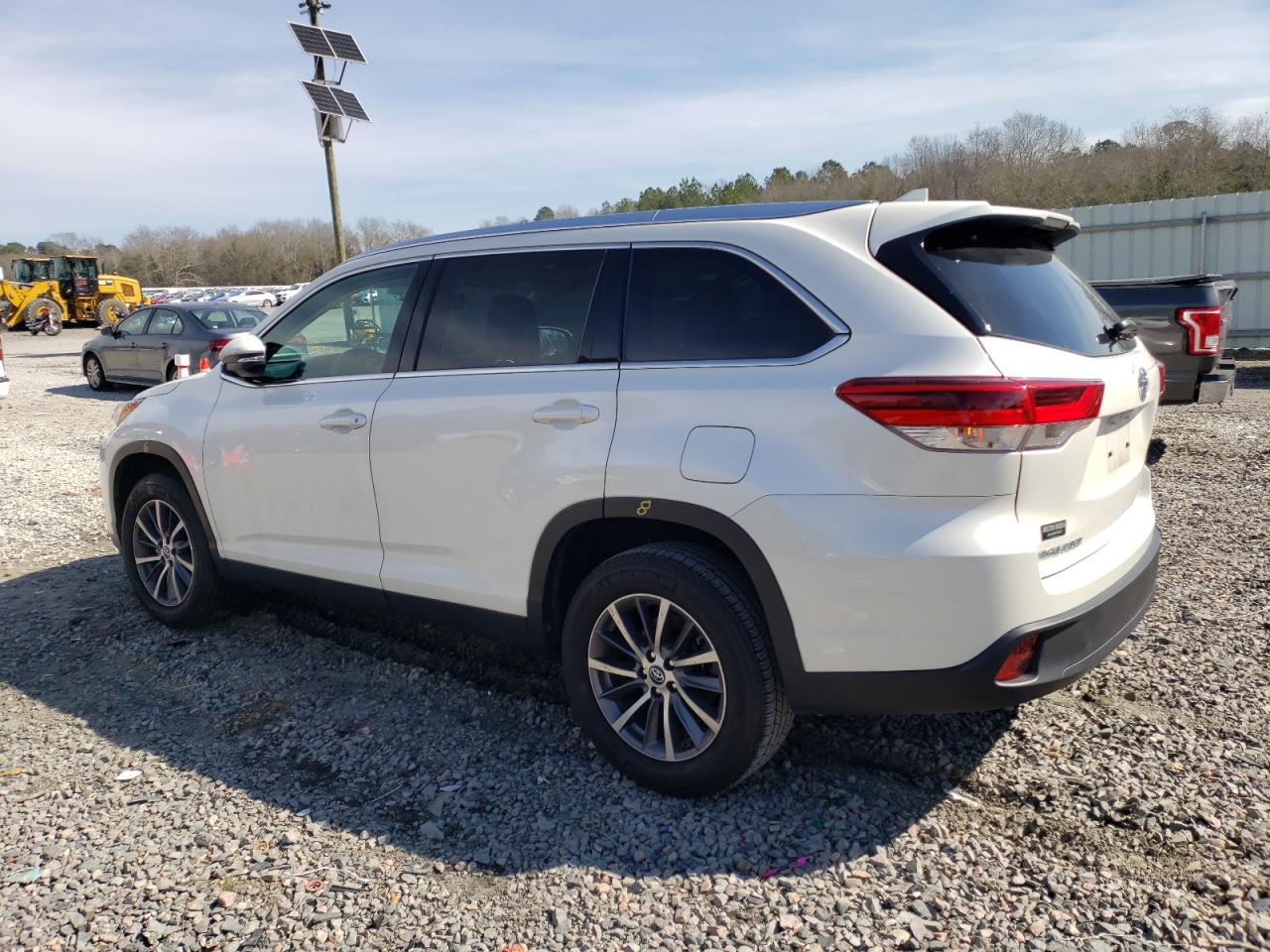 Photo 1 VIN: 5TDKZRFH4KS319272 - TOYOTA HIGHLANDER 