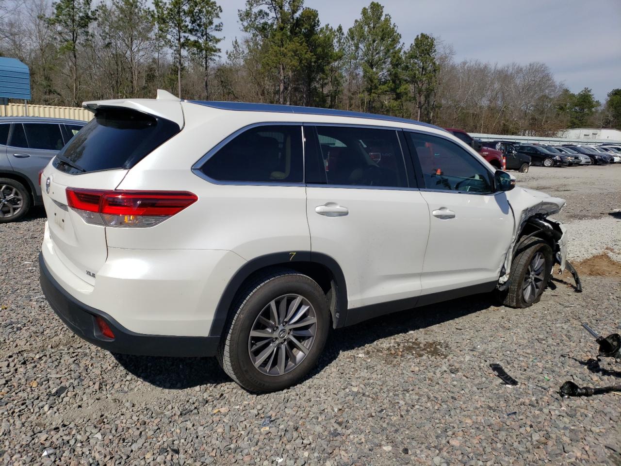 Photo 2 VIN: 5TDKZRFH4KS319272 - TOYOTA HIGHLANDER 