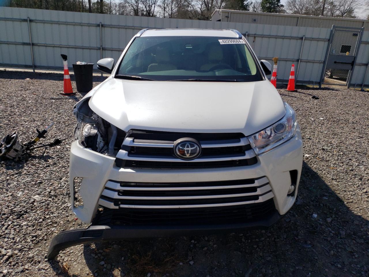 Photo 4 VIN: 5TDKZRFH4KS319272 - TOYOTA HIGHLANDER 