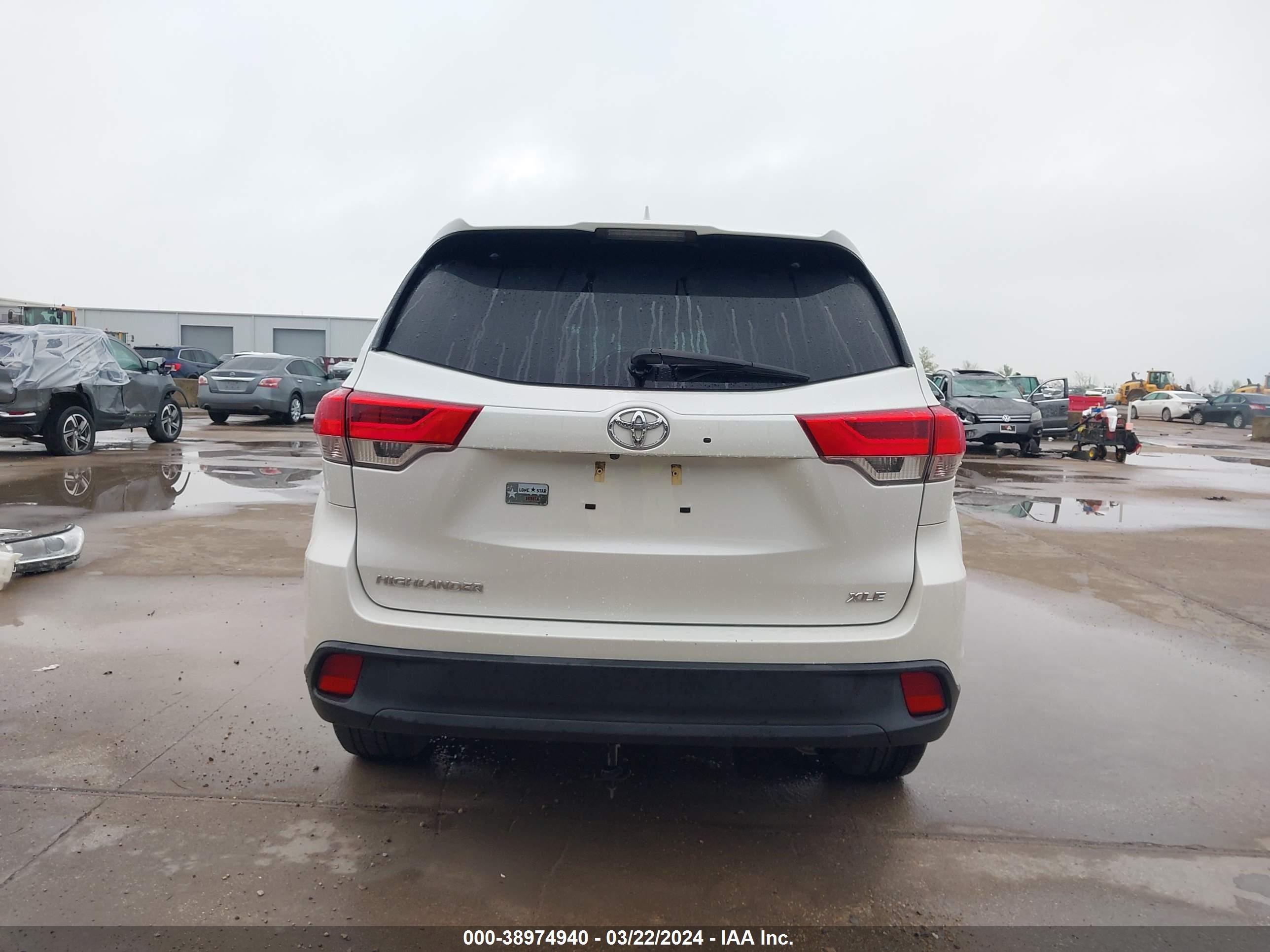 Photo 16 VIN: 5TDKZRFH4KS558451 - TOYOTA HIGHLANDER 