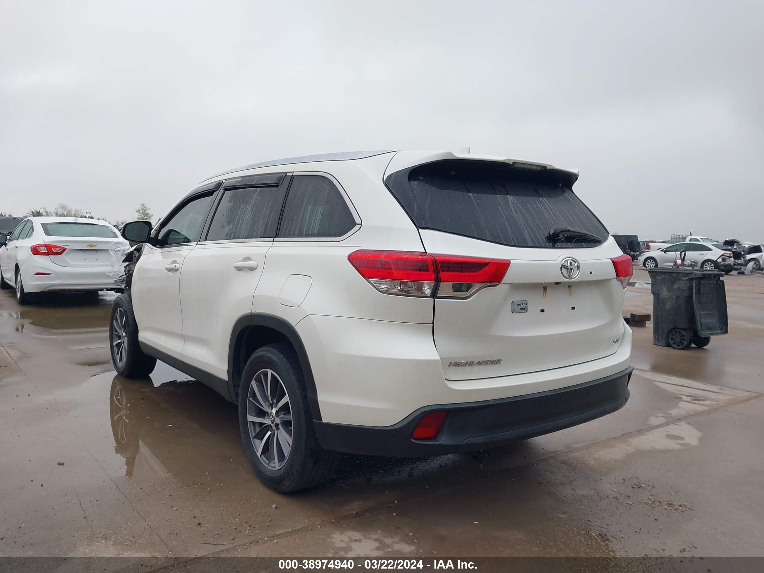 Photo 2 VIN: 5TDKZRFH4KS558451 - TOYOTA HIGHLANDER 