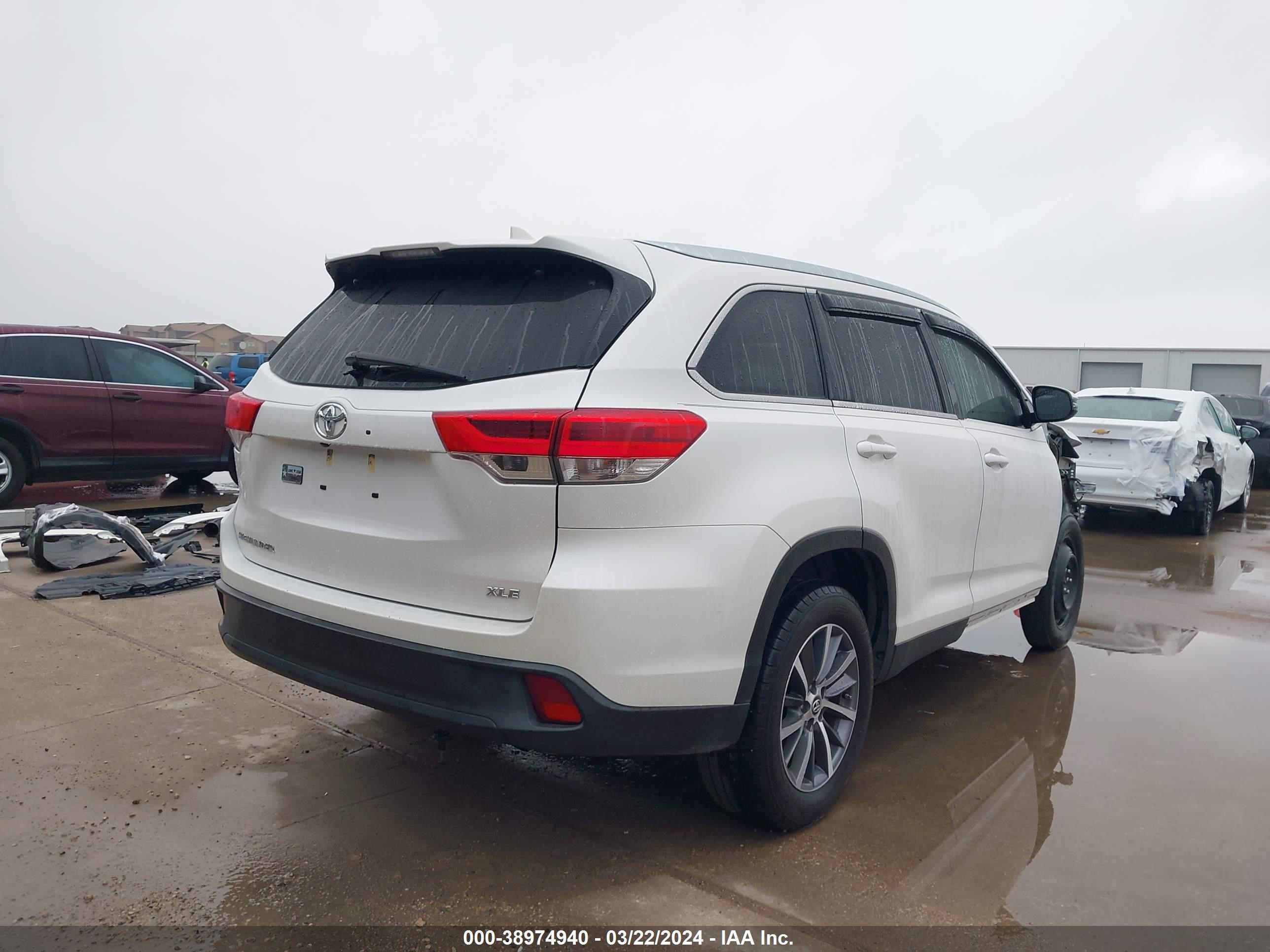 Photo 3 VIN: 5TDKZRFH4KS558451 - TOYOTA HIGHLANDER 