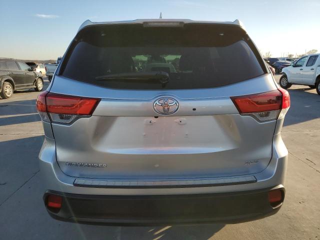 Photo 5 VIN: 5TDKZRFH5JS528230 - TOYOTA HIGHLANDER 