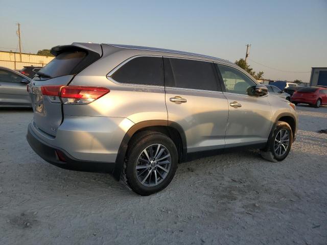 Photo 2 VIN: 5TDKZRFH5KS356816 - TOYOTA HIGHLANDER 